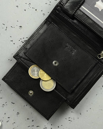 Skórzany pionowy portfel bez zapięcia