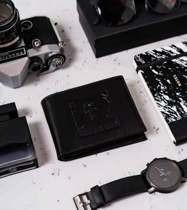 Poziomy portfel męski z ozdobnym tłoczeniem