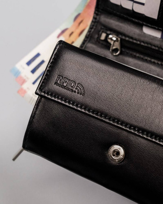 Skórzany kompaktowy portfel damski