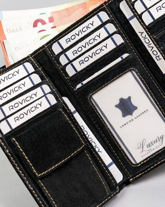 Klasyczny portfel damski ze skóry naturalnej na bigiel i zatrzask