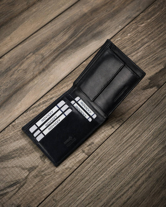 Skorzany portfel meski ze zdobionym frontem