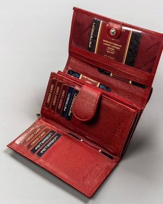 Średnich rozmiarów portfel damski ze skóry naturalnej