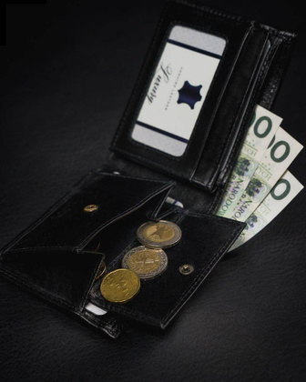 Portfel męski z naturalnej skóry licowej, etui z okienkiem na zdjęcie