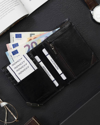 Pionowy portfel męski ze srebrnym akcentem, skóra naturalna licowa