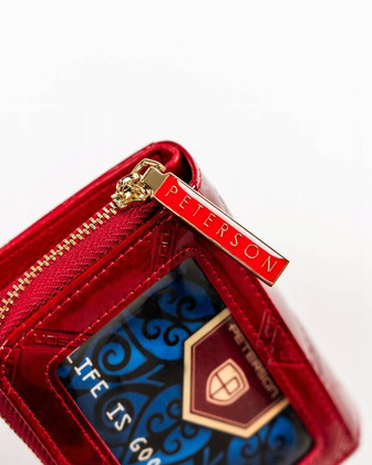 Maly skorzany portfel damski na suwak i zatrzask