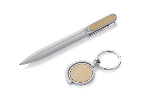 Zestaw upominkowy składa się z długopisu i breloka
