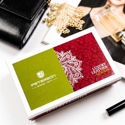 Elegancki portfel damski z wężowym wzorem