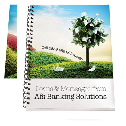 Notatnik Desk-Mate® w formacie A4 z okładką wykonaną z syntetycznego materiału.