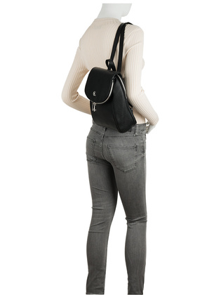 Mały plecak Canaletto z groszkowanej skóry licowej – elegancja i funkcjonalność PD455