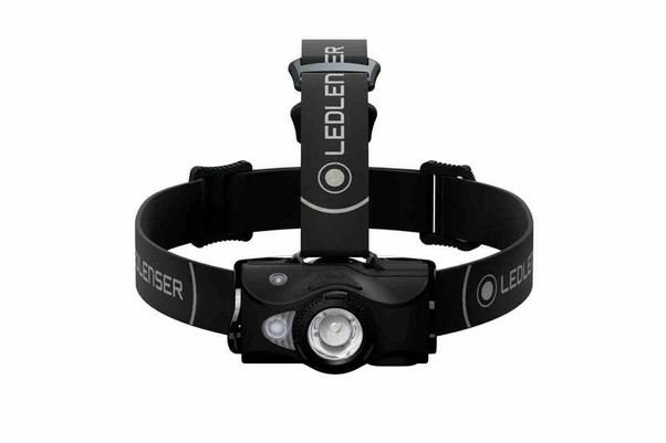 Latarka Ledlenser MH8 black/black