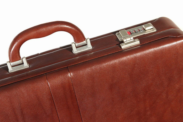 Neseser skórzany BELLUCCI A1-16-S1-154 Brązowy - min. zamówienie 20 / 50 / 100 szt.