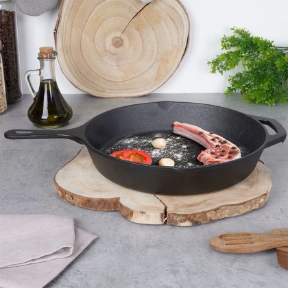 Patelnia żeliwna okrągła talerz żeliwny 30 cm indukcja gaz