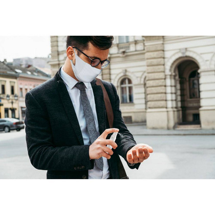 Zestaw w pudełku, butelka na płyn do dezynfekcji, maseczka wielokrotnego użytku z miejscem na filtr i jonami srebra