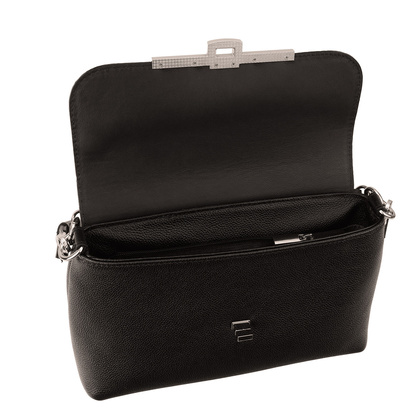 Średniej wielkości torebka skórzana Canaletto z klapką o wzorze plecionki i srebrnym zapięciem obrotowym TD853s33t1