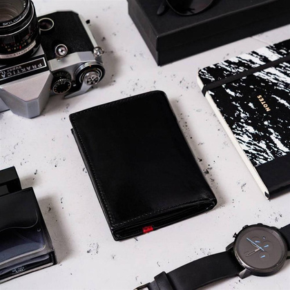 Pionowy portfel męski ze skóry naturalnej