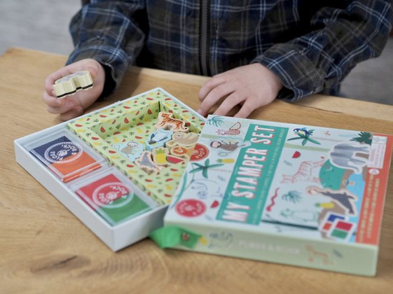 Dżungla Zestaw Kolorowych Pieczątek i Książeczka