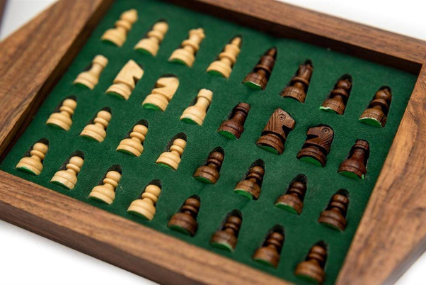 Szachy magnetyczne w ośmiokątnym pudełku drewnianym G236