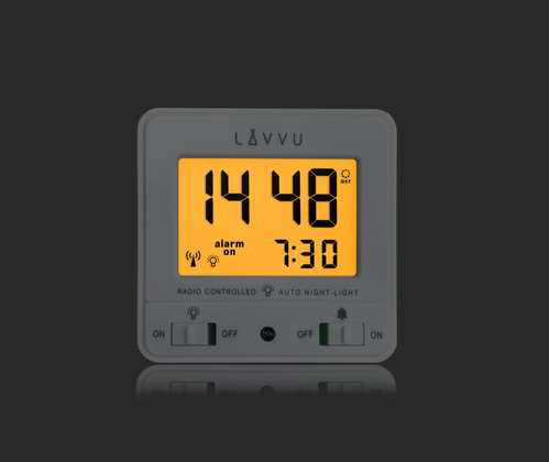 LAVVU Cyfrowy budzik sterowany radiowo NORDLYS biały z czujnikiem światła