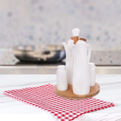 Solniczka, pieprzniczka, butelki na olej i ocet porcelanowe białe