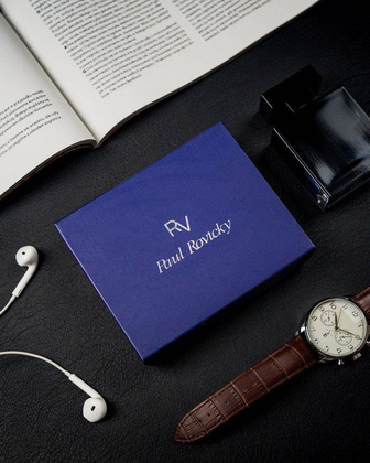 Pionowy portfel męski bez zapięcia z błyszczącej skóry naturalnej