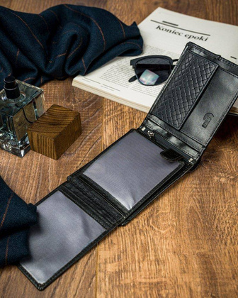 Czarny portfel męski skórzany z przeszyciem