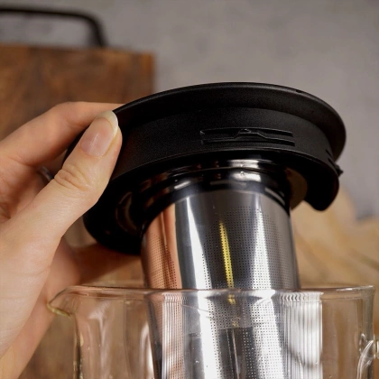 Dzbanek z sitkiem do zaparzania imbryk czajnik zaparzacz do herbaty ziół 1,6 l