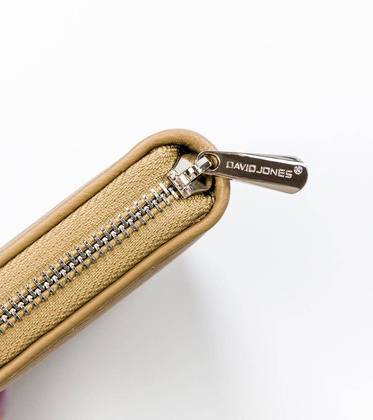 Poręczny portfel damski z gładkiej eko skóry zapinany suwakiem