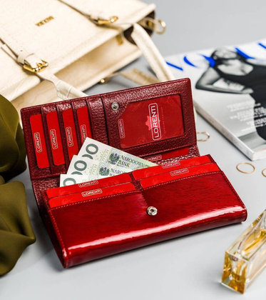 Podłużny, lakierowany portfel damski ze skóry naturalnej