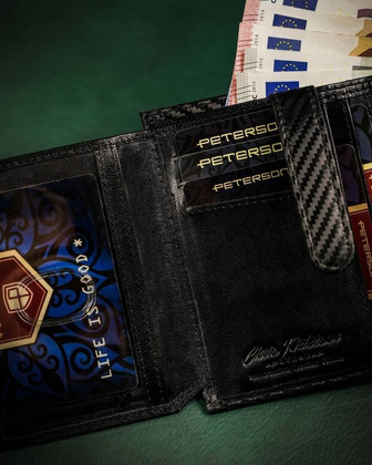 Skórzany portfel męski w orientacji pionowej zamykany na zatrzask