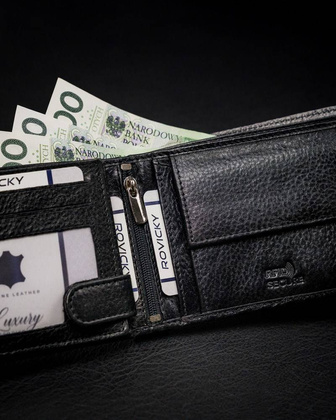 Skórzany portfel z dużą sekcją na karty i ochroną rfid