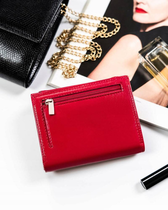 Maly skorzany portfel damski na zatrzask