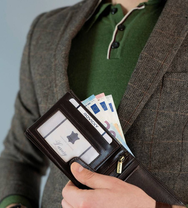 Klasyczny, skórzany portfel męski