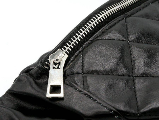 Pikowana saszetka nerka nakładana na biodra lub przez ramię (crossbody)