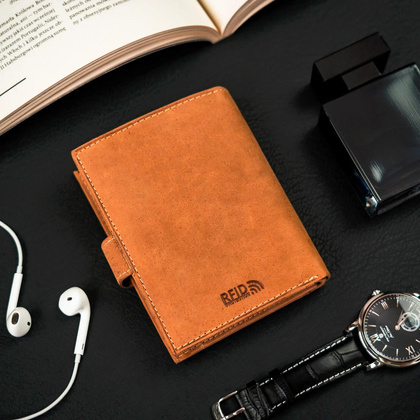 Klasyczny skorzany portfel z zapinka na zatrzask