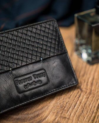 Czarny portfel męski skórzany z przeszyciem