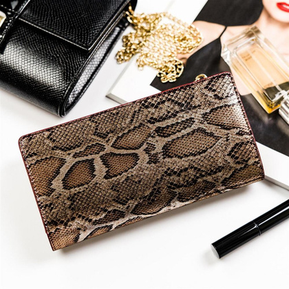 Lakierowany portfel damski z wężowym wzorem rfid
