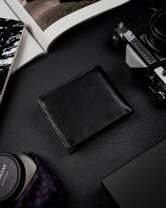 Portfel męski z naturalnej skóry licowej, etui z okienkiem na zdjęcie