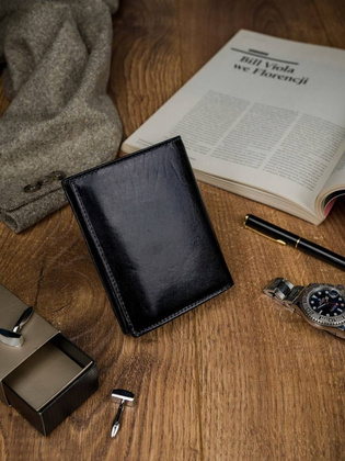 Portfel męski z licowej skóry naturalnej o atrakcyjnym wykończeniu