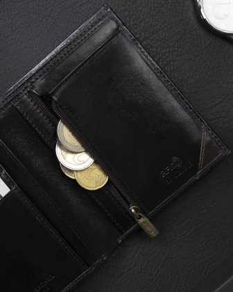 Pionowy portfel męski ze złotym akcentem, skóra naturalna licowa