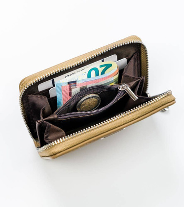 Poręczny portfel damski z gładkiej eko skóry zapinany suwakiem