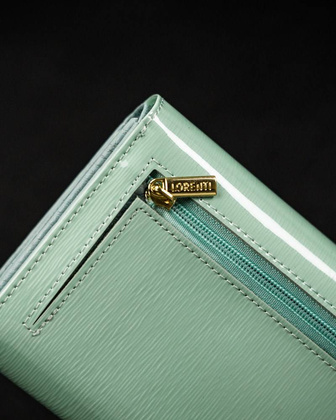 Lakierowany portfel damski na karty z zabezpieczeniem rfid protect