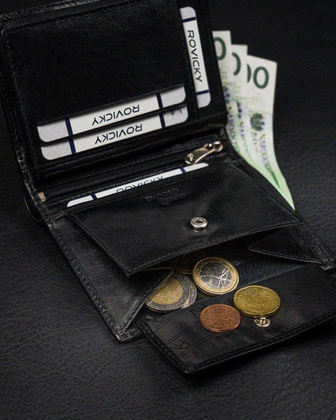 Pionowy portfel męski bez zapięcia z błyszczącej skóry naturalnej