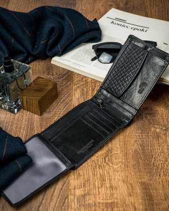 Czarny portfel męski skórzany z przeszyciem