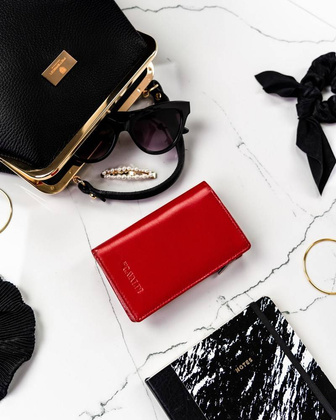 Skórzany portfel damski z dużą sekcją na karty płatnicze